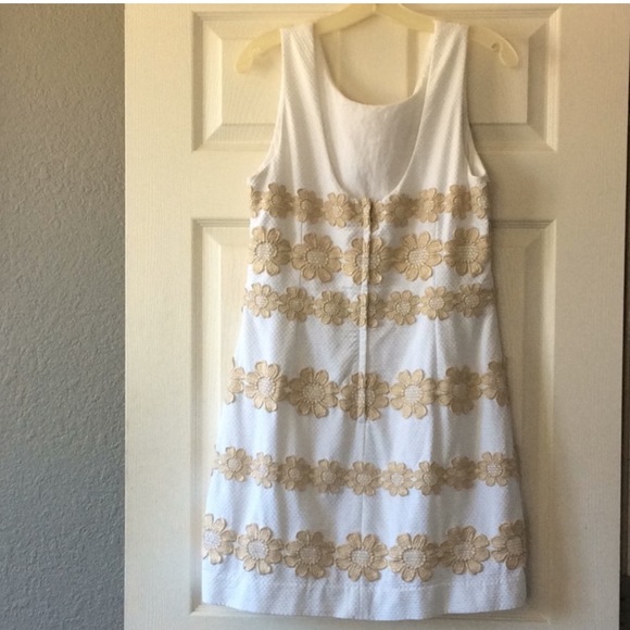 Lilly Pulitzer Delia shift dress in resort white with gold truly petal lace - Picture 2 of 8